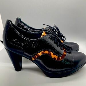 Ziera lace up heels w/zebra accent sz 7.5